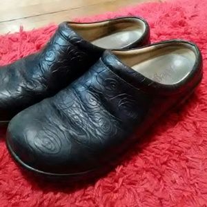 Alegria nursing shoes